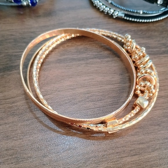 3 Sets Of Elegant Gold, Black and Silver Bangle Set - Picture 3 of 4